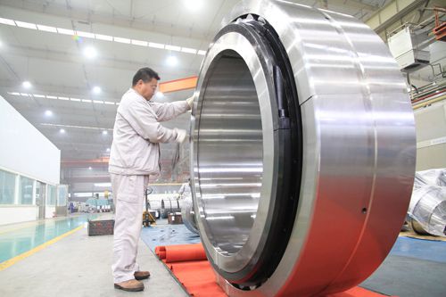  The largest diameter split spherical roller bearings successfully came off the production line in LYC