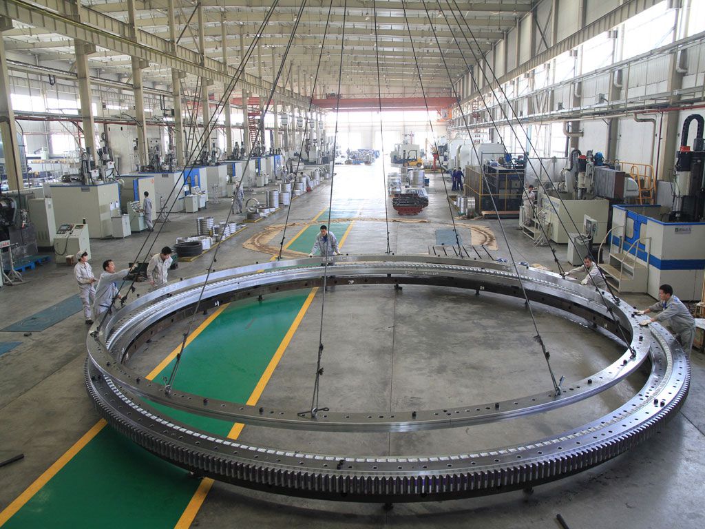 Chinas largest slewing bearing was successfully manufacturered by LYC