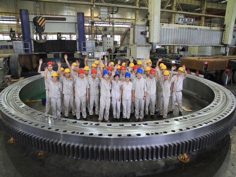 The largest and heaviest integral slewing bearing in China is completed in LYC