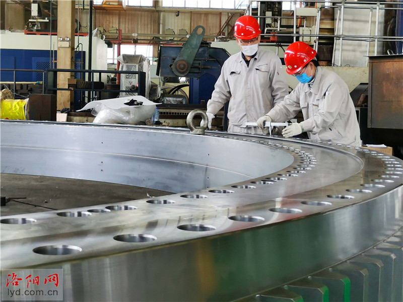 LYC provides Marine engineering bearings to the worlds largest port machinery manufacturer